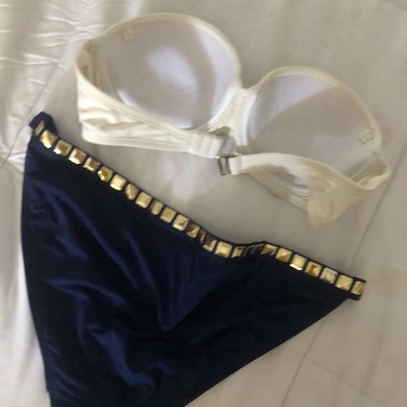 Bikini - Picture 3 of 5